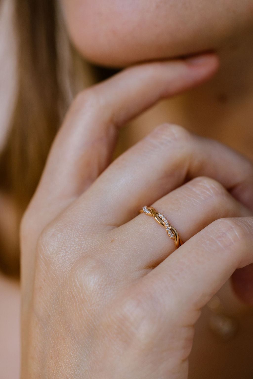 Clématite diamonds wedding band