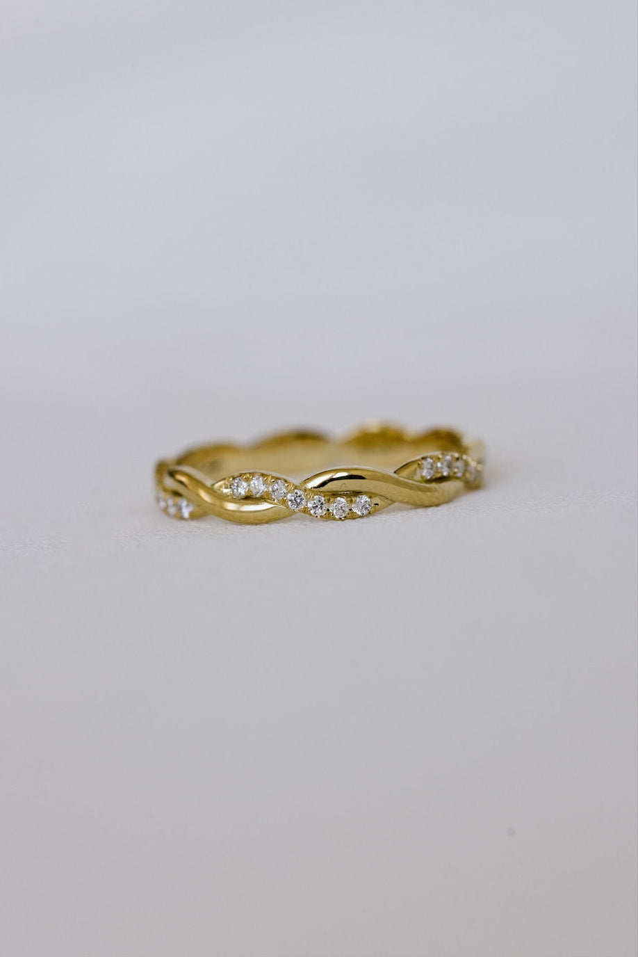 Clématite diamonds wedding band