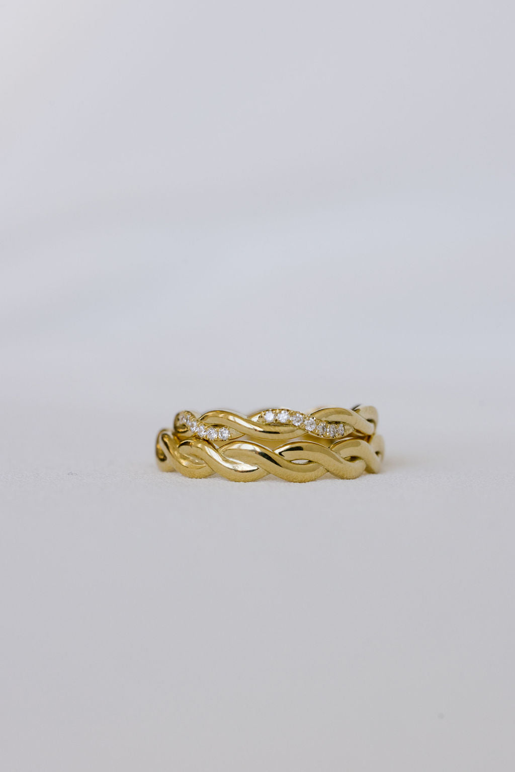 Clématite diamonds wedding band