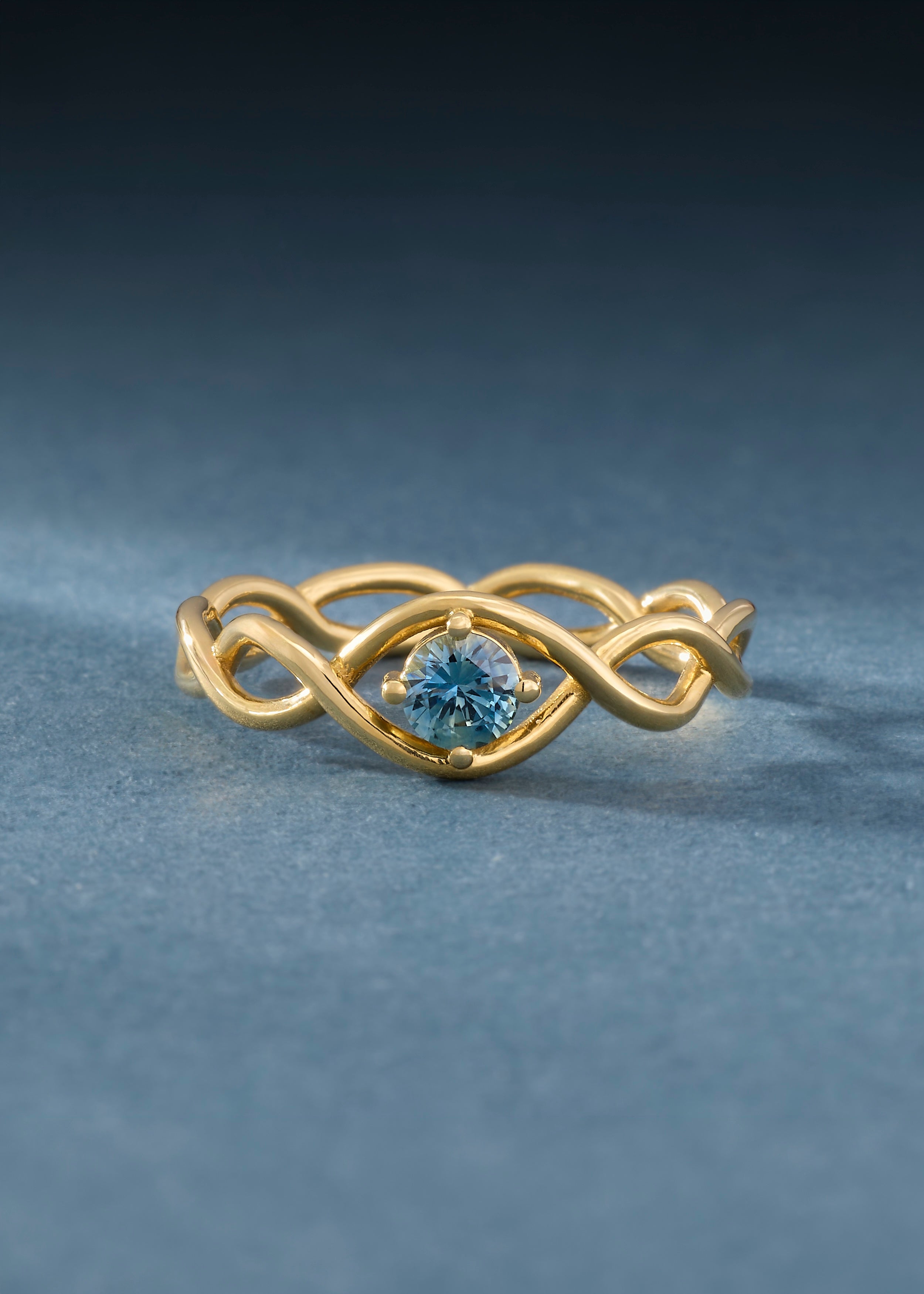 Torsade ring