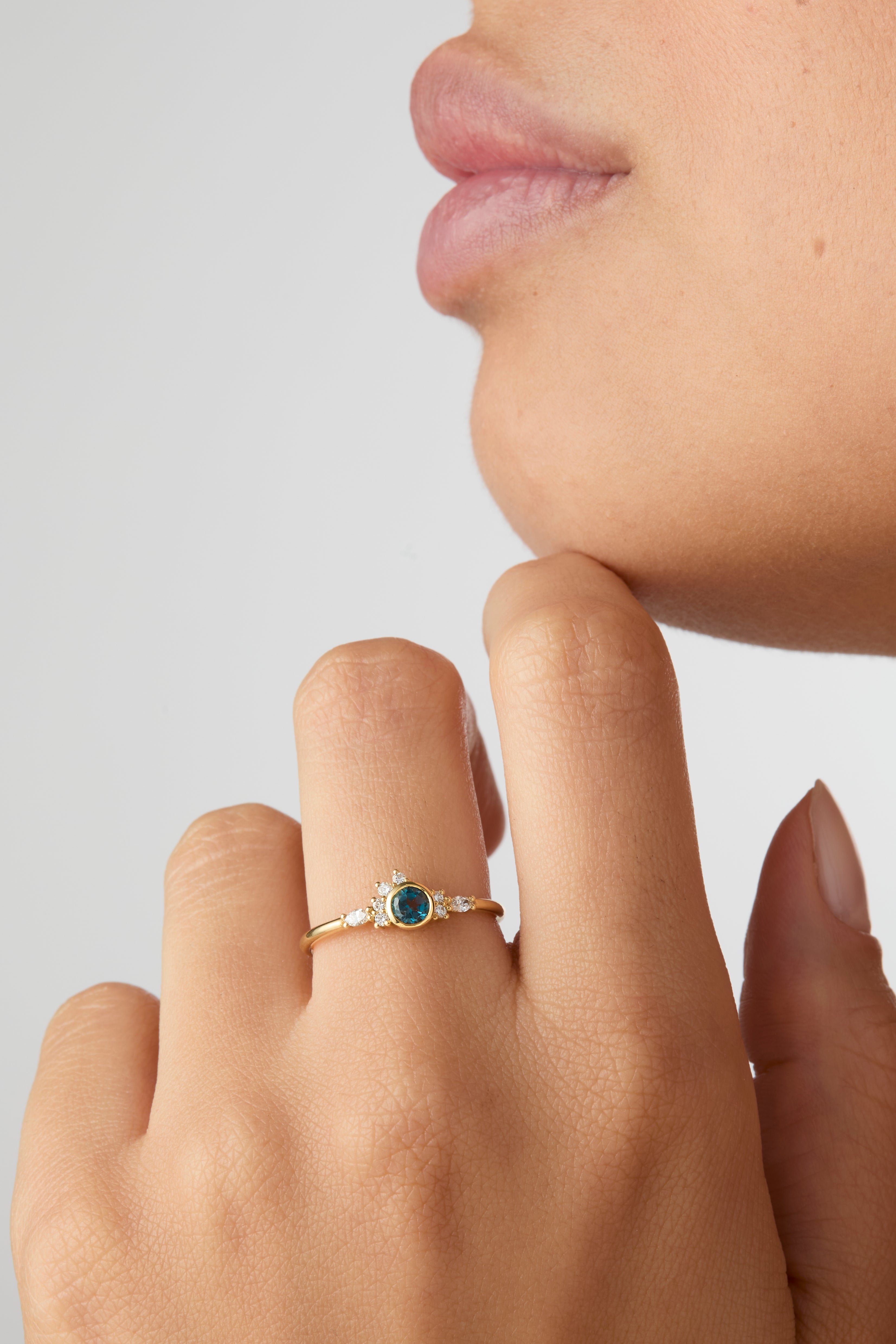 Luminous blue Ring M