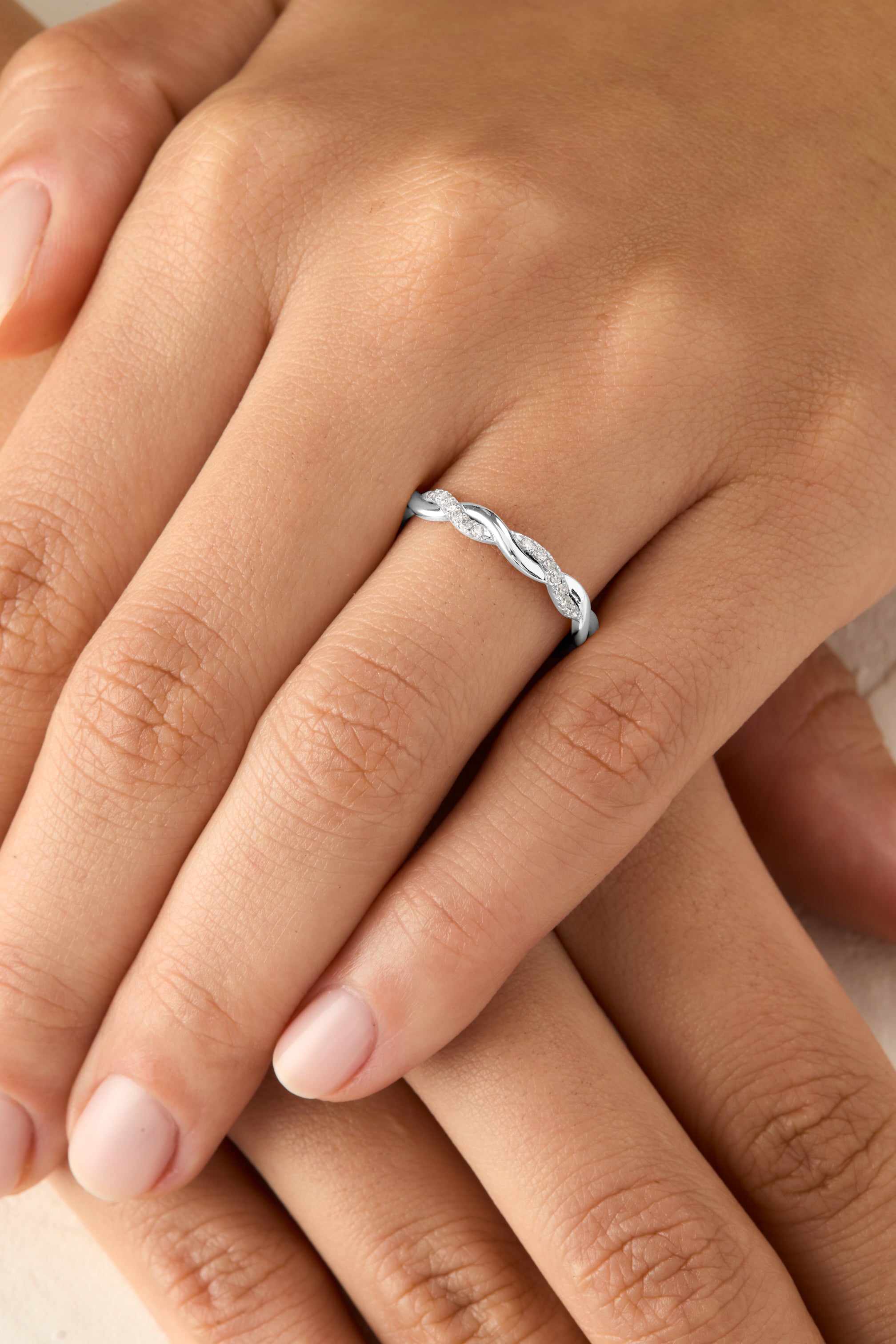 Clématite diamonds wedding band