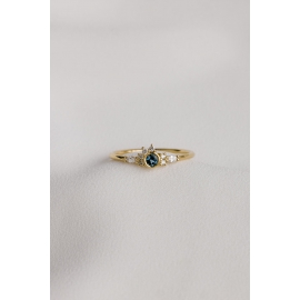 Lumineuse ring blue 3mm- 18k recycled gold, topaz & lab grown diamonds