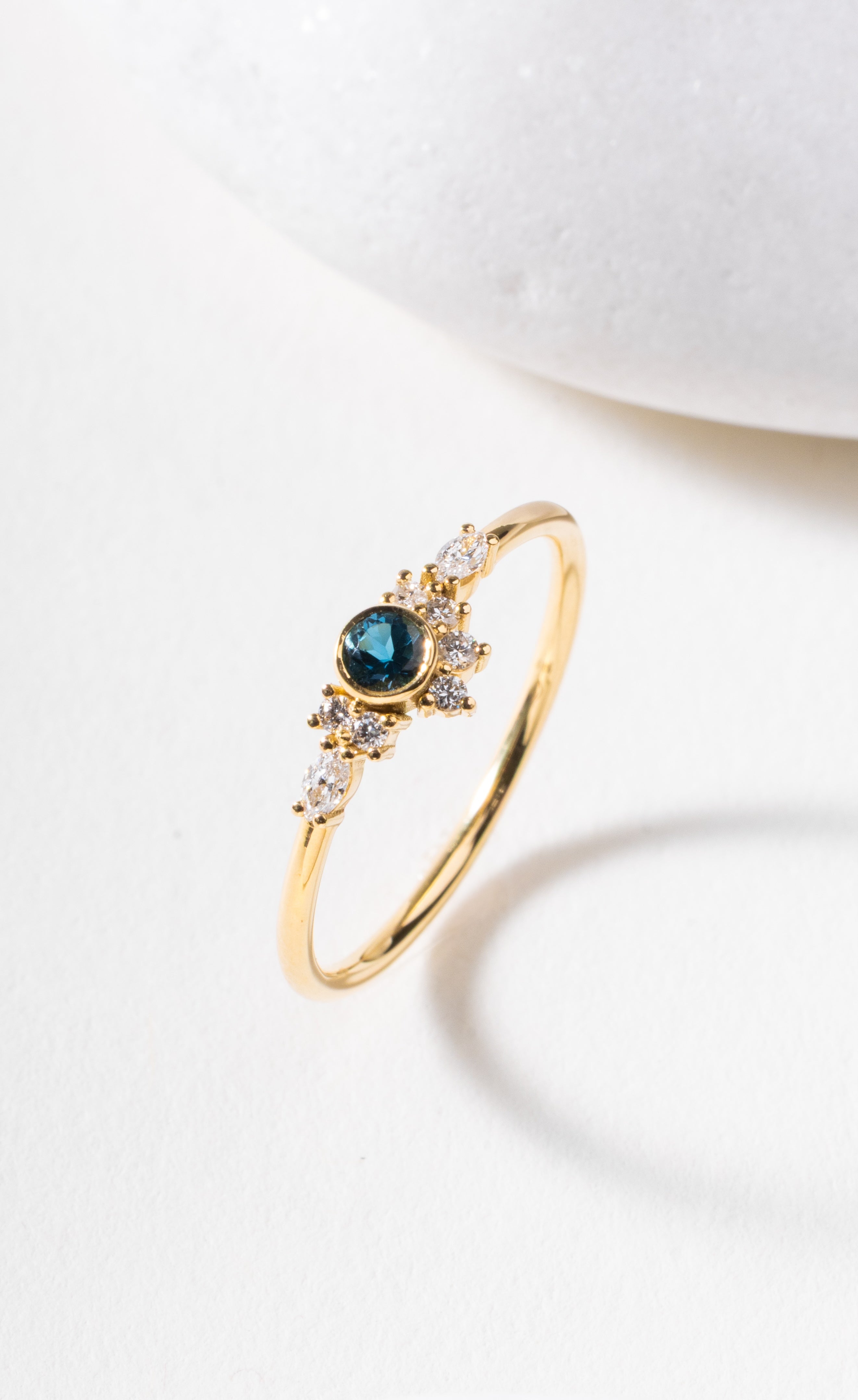 Luminous blue Ring M