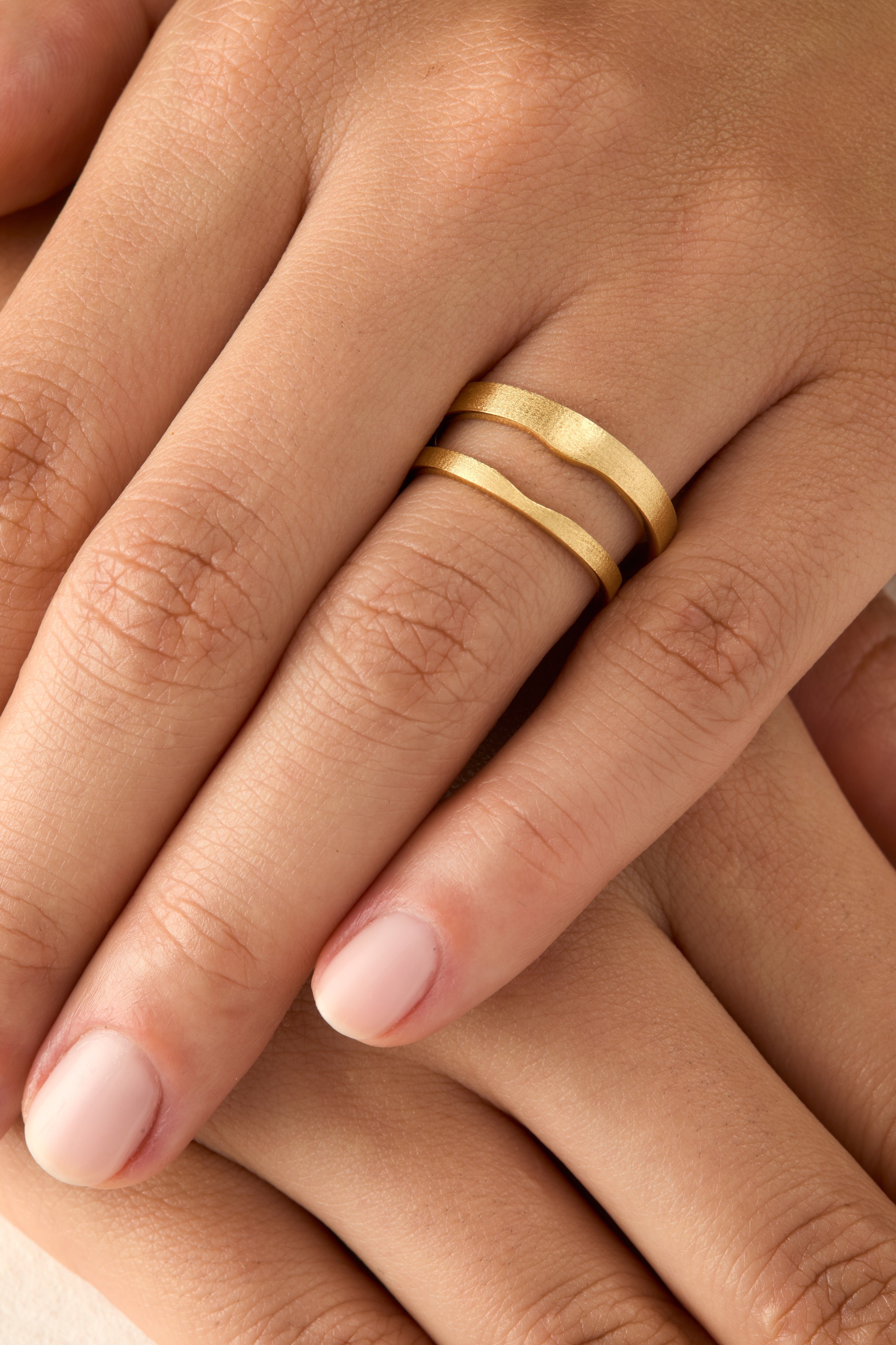 Wave 2mm wedding band